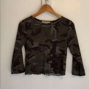 Crop top camo 3 quarter sleeves